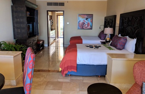 Paraiso Escondido Resort | End of Summer Escape: Oceanfront Pool & Spa Awaits!