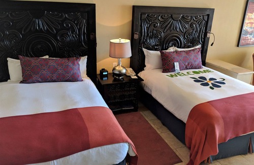 Paraiso Escondido Resort | End of Summer Escape: Oceanfront Pool & Spa Awaits!