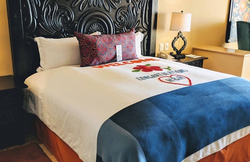 Paraiso Escondido Resort | End of Summer Escape: Oceanfront Pool & Spa Awaits!