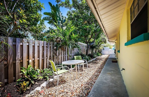 Ilexhurst Cottage | Cozy Cottage: Steps to the Beach with Private Patio