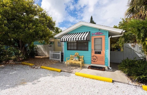 Ilexhurst Cottage | Cozy Cottage: Steps to the Beach with Private Patio