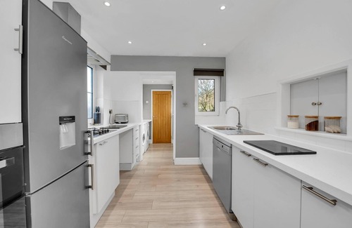 Newmarket House | Exceptional 3 Bedroom Home with Garden & Free Parking