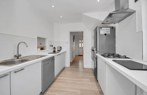 Newmarket House | Exceptional 3 Bedroom Home with Garden & Free Parking