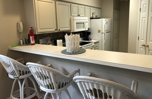 Pawleys Island Condo | Prime Beachside Retreat with Pool, Jacuzzi & Dining Access