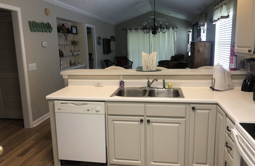 Pawleys Island Condo | Prime Beachside Retreat with Pool, Jacuzzi & Dining Access