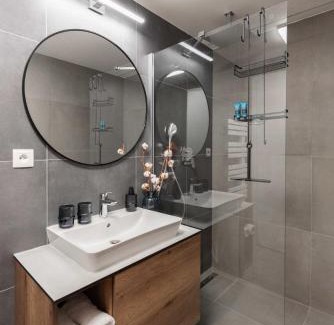 Vrchlabi Apartment | Oceanfront Endemit Apartment with Spa & Family-Friendly Amenities