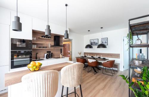 Vrchlabi Apartment | Oceanfront Endemit Apartment with Spa & Family-Friendly Amenities
