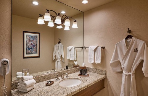 South Scottsdale Resort | Endless Arizona Fun: Serene Units with Pool Access!