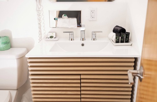 Eastham Hotel | Modern Motel Experience at Endless Dunes - Pool & Dining