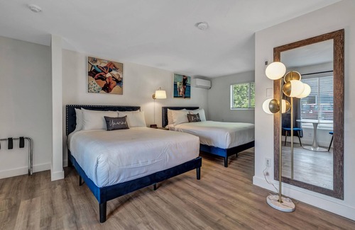Eastham Hotel | Modern Motel Experience at Endless Dunes - Pool & Dining