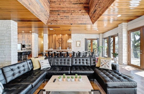 Oatmeal House | Waterfront Escape at Endless Shores on Lake Travis