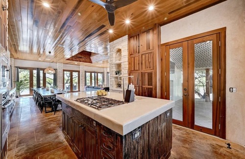 Oatmeal House | Waterfront Escape at Endless Shores on Lake Travis