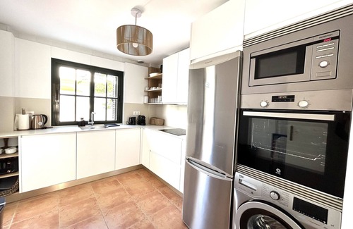 Atlanterra House | Endless Summer Beach House with Ocean View & Spa Amenities