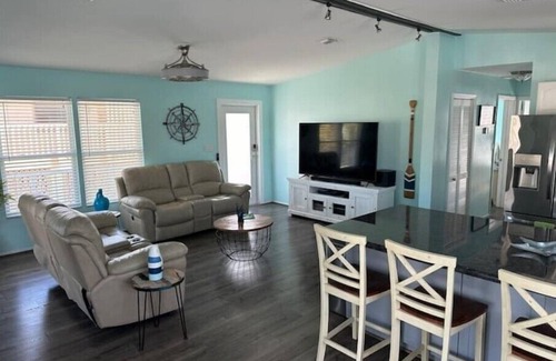 Cutthroat Harbor Estates House | Ocean View Endless Summer Beach House with Breakfast Included