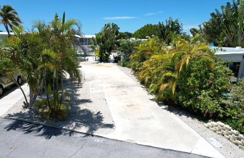 Cutthroat Harbor Estates RV Rental | Relax at Endless Summer Hideaway with Oceanfront Amenities