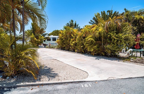 Cutthroat Harbor Estates RV Rental | Relax at Endless Summer Hideaway with Oceanfront Amenities