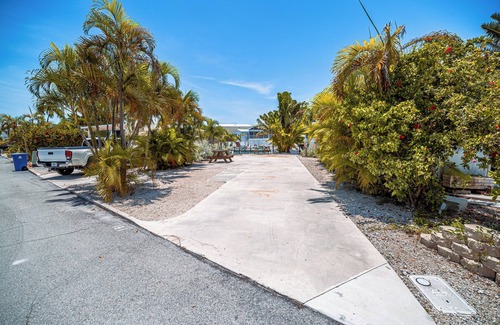 Cutthroat Harbor Estates RV Rental | Relax at Endless Summer Hideaway with Oceanfront Amenities