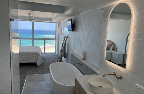 Coolangatta Apartment | Experience Endless Summer at Cooly Level 18 - Top Rated Stay