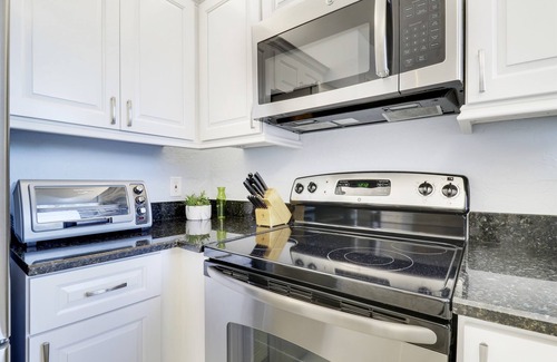 Jupiter Bay House | Beachside Retreat: Walk to Ocean and Dining in Jupiter!