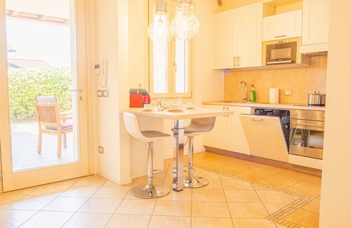 Lugana Apartment | Experience Endless Summer Sirmione with Pool & Spa Amenities