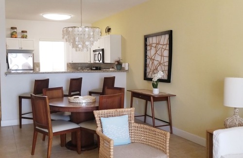 Alice Town Villa | Experience Endless Sunsets at Ocean View Villa Retreat
