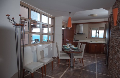 Ammoudara Villa | Endless View Villa: 4-Bedroom Oceanfront Getaway