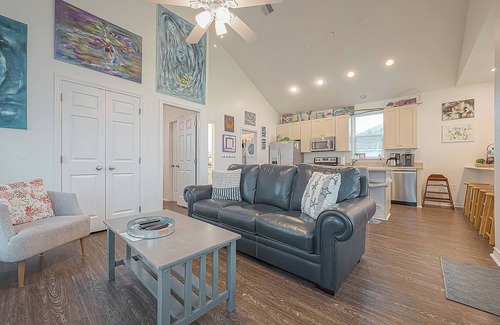 Gulf Palms House | Beautiful Beach House with Ocean Views, Steps to the Shore