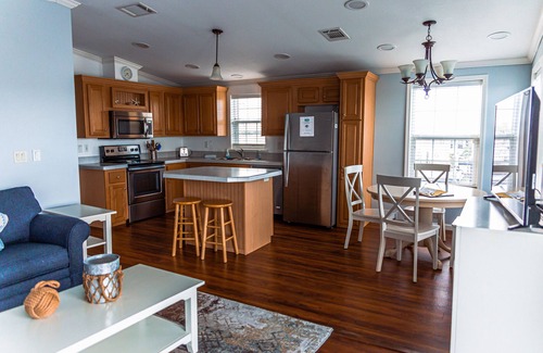 Cutthroat Harbor Estates House | Endless Water Views at Venture Out 526 with Oceanfront Pool
