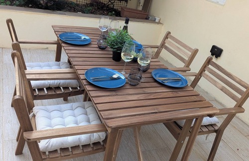 Qala House | "Endor" Apartment on ground floor with backyard