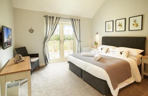 Pattiswick House | Discover Endymion Lodge: Your Pet-Friendly Retreat Awaits