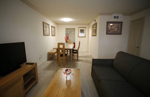 Spring Branch West House | Explore the Energy Corridor Near Galleria Mall & Amenities