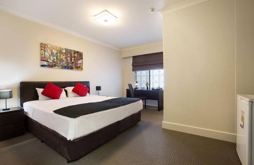 Clearview Hotel | Explore Enfield Hotel: Family-Friendly with Great Amenities