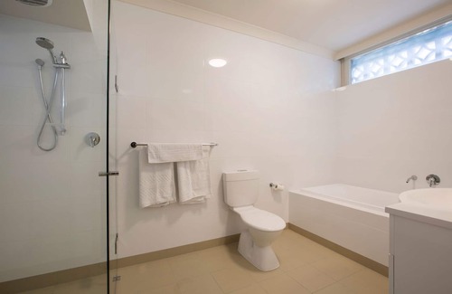 Clearview Hotel | Explore Enfield Hotel: Family-Friendly with Great Amenities