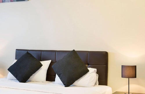 Clearview Hotel | Explore Enfield Hotel: Family-Friendly with Great Amenities