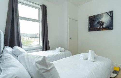 Wyken House | Family-Friendly Retreat at Enfield House - Book Your Stay!