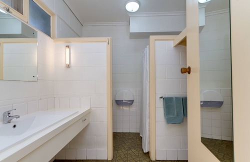 Enfield Hotel | Convenient Stay at Enfield Motor Inn with Family-Friendly Amenities