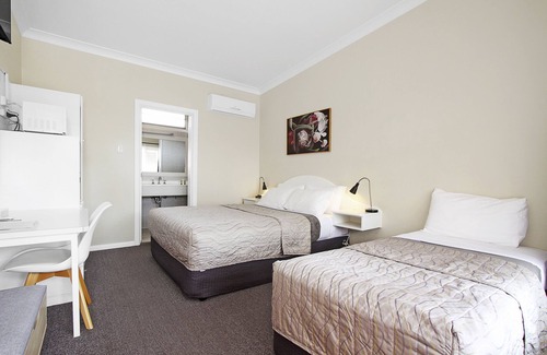 Engadine Hotel | Cozy Engadine Motor Inn with Breakfast and Family Amenities