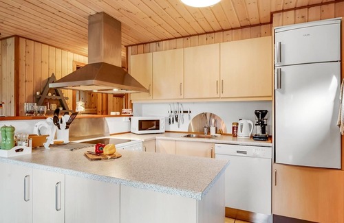 Vemb House | Cozy Oceanfront Retreat "Engeline" - Steps from the Inlet