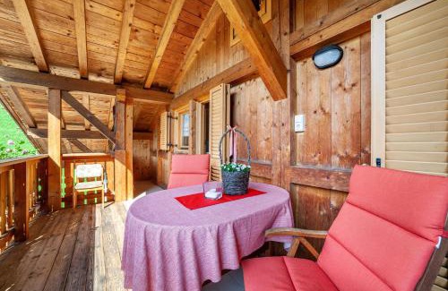 San Pancrazio Apartment | Engethalerhof: Pet and Child-Friendly Retreat with 9.3/10 Rating
