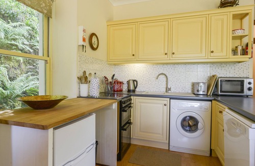 Christow Cottage | Pet-Friendly Engine House with Breakfast and Kitchen Amenities