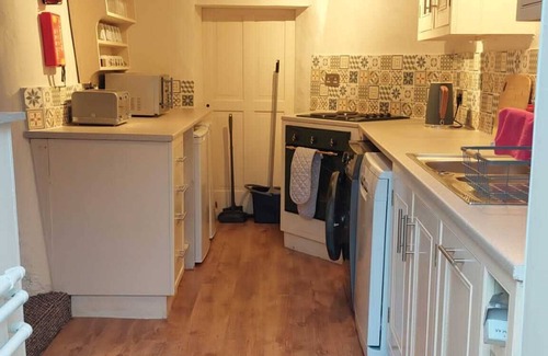 Wilmington House | Dog-Friendly English Heritage Cottage in Devon Near Beaches