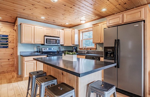 Rumford Center Cottage | Discover English Woods Cottage: A 10/10 Family Retreat