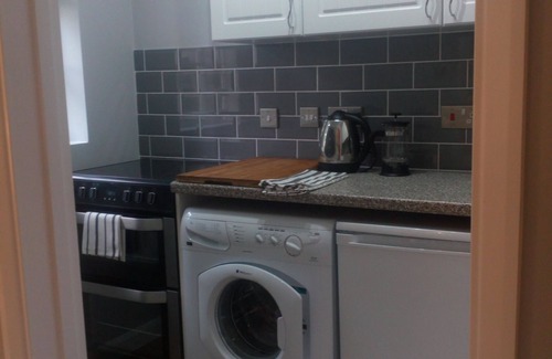 Pluckley Cottage | Spotless Studio with Private Entrance and Family-Friendly Amenities