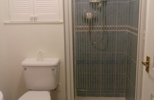 Pluckley Cottage | Spotless Studio with Private Entrance and Family-Friendly Amenities