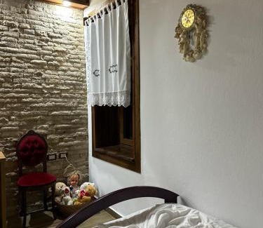 Berat Apartment | Discover Eni Guesthouse: On-Site Parking & Family Friendly