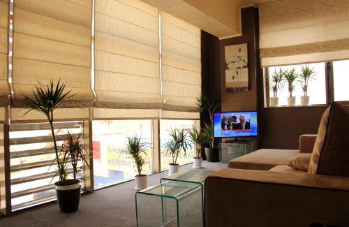 Tirgu Jiu House | Cozy Enigma Pension: 4-Star Stay with Breakfast Included