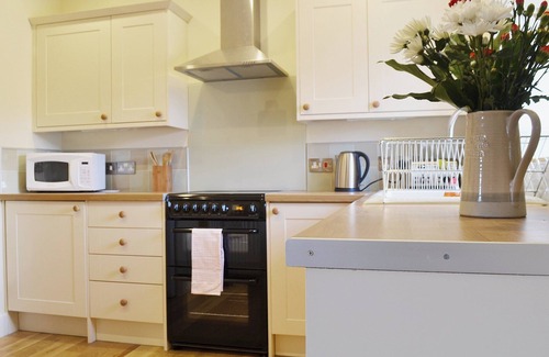 Perth Cottage | Experience Scenic Views and Local Attractions Near You