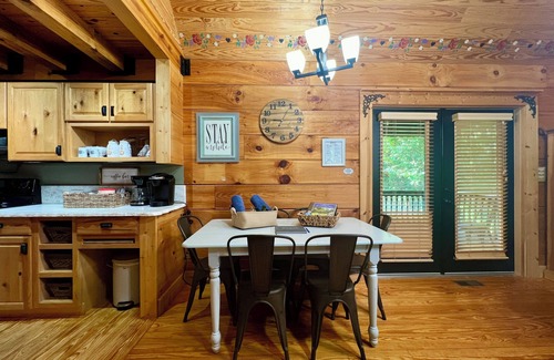 Saluda Cabin | Cozy Cabin with Fire Pit, Pet Friendly & Amazing Amenities
