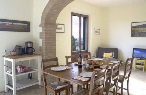 Trequanda Apartment | Experience a Classic Tuscan Hill Town Getaway with AC!