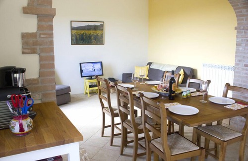 Trequanda Apartment | Experience a Classic Tuscan Hill Town Getaway with AC!